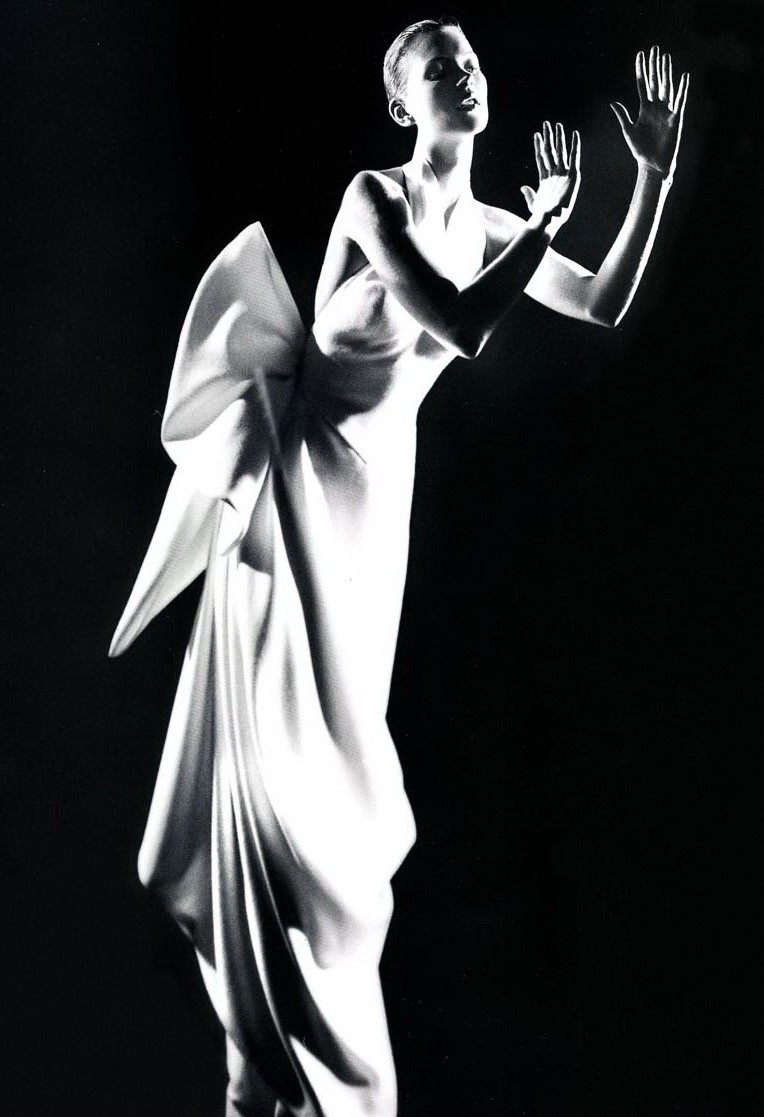 -androgynousmind:  kate moss by mario sorrenti for Harper’s Bazaar, 1998 