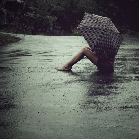 você diz, diz que ama a chuva, mas você abre seu guarda-chuva quando chove. Você