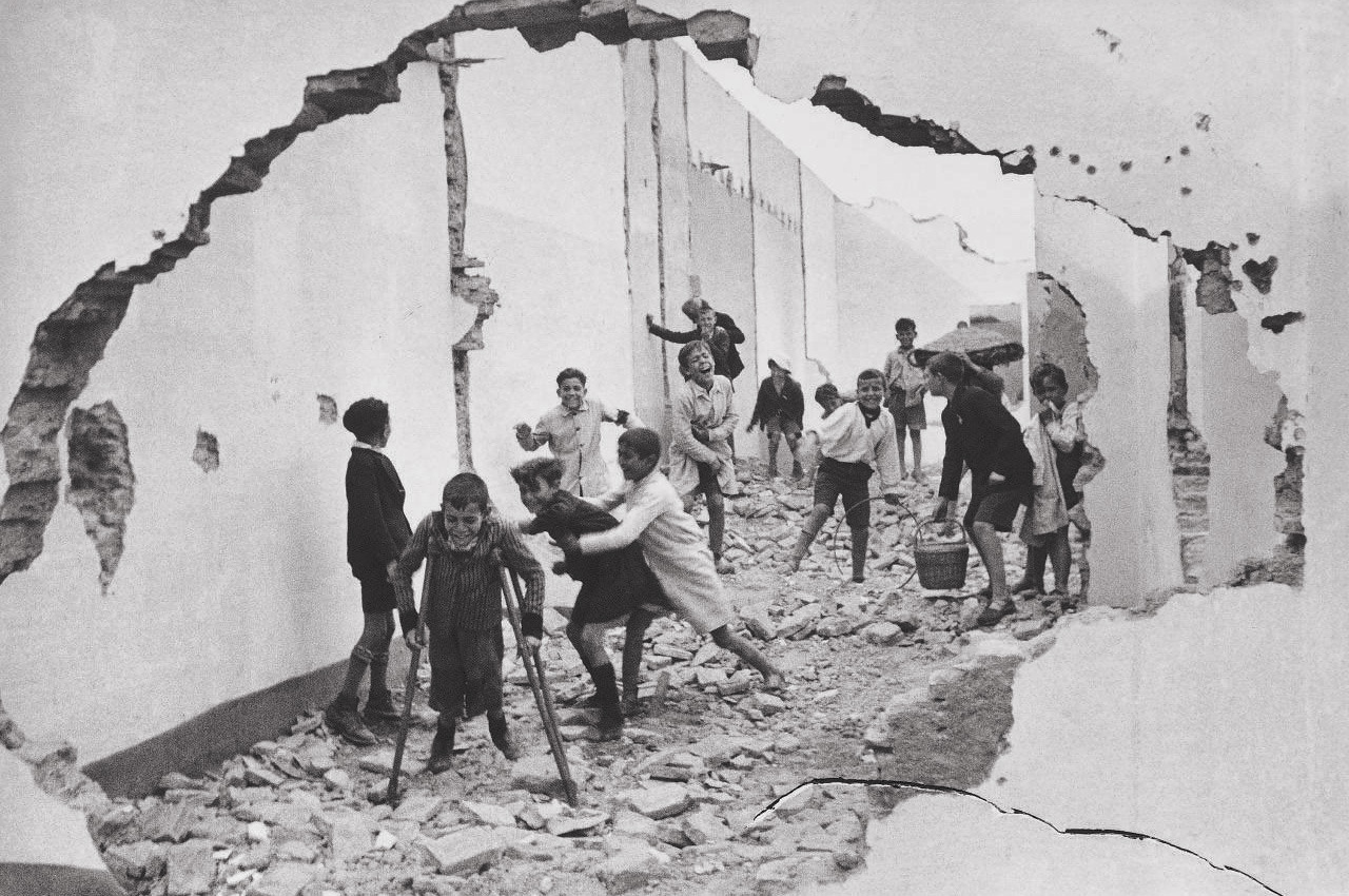 Seville photo by Henri Cartier-Bresson, 1933