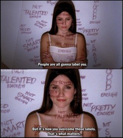 10knotes:  fuckyeahonetreehillcaps: One Tree Hill 4x13 Pictures Of You Featured on 10Knotes, the 10,000 notes blog. 