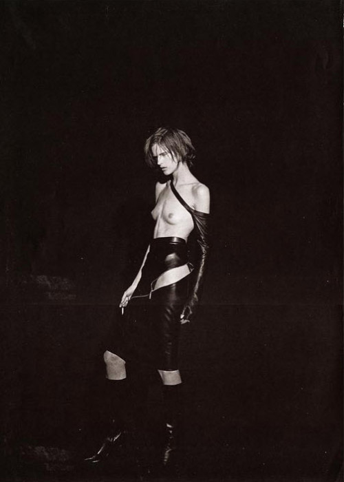 philguillou:  Stella Tennant by Peter Lindbergh.Instants de nuit,Mixte,autumn 1997   To mnie rozwaliło. W drobny mak.