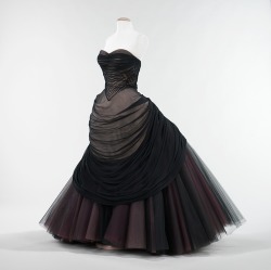 omgthatdress:  Charles James “Swan” dress ca. 1953 via The Costume Institute of The Metropolitan Museum of Art 
