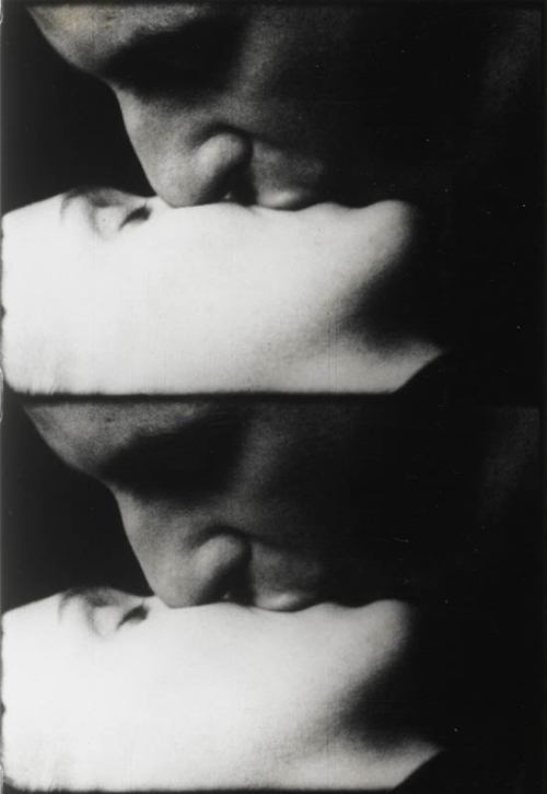 Porn Pics crashinglybeautiful:  Andy Warhol, Kiss (1963-64),