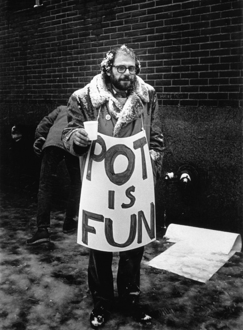 Allen Ginsberg photo by Benedict Fernandez, December 1963