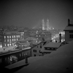 black-and-white:  On a winter’s night (by Markus Busch) 