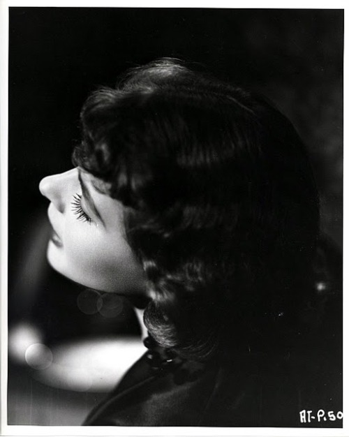 fuckyeahingridbergman:  keatsandyeatsonyourside | iamheathcliff:  Ingrid Bergman  