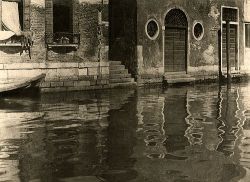 yama-bato:     Alfred Stieglitz Reflections - Venice [Picturesque Bits of New York and Other Studies] 1897 (print) 1894 (photographed) 