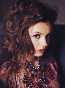 fyeahhotbrits:  Hannah Murray 