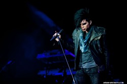fuckyeahdangdang:  I need him singing Whole Lotta Love wearing this outfit. @Q102 Jingle Ball 12/08/10; via adam-pictures 