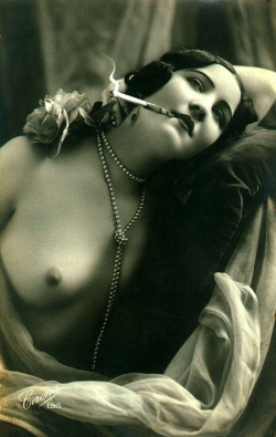 vintagegal:  Vintage nude model 1920’s