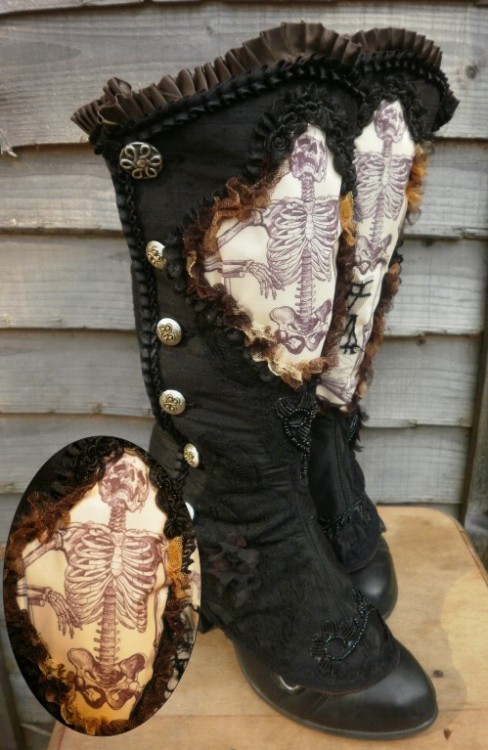 gothiccharmschool:  Someday, when I have spending money again, I’m getting spats like these. I love them so. 