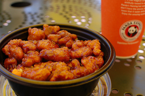 daddytinna:  danicacastillanoo:  dontjudge-justlisten:  omnomnomnomnom   omg its orange chicken.  <3 