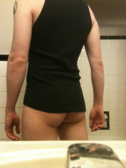 htx25n:  I hate the underwear I had on; so I figure, why wear any?  Nom nom nom