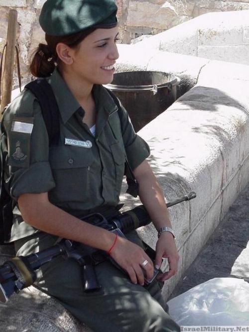fuckyeahidfchicks:Women in the Israeli Army - Dumage
