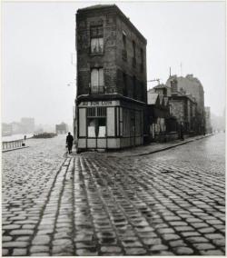 luzfosca:  Robert Doisneau Au Bon Coin, quai du Port, Saint-Denis 1945 via 