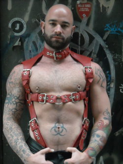 lthrsmoker:  hot leather and bio tatt 