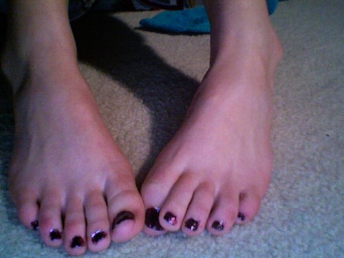 bitchiseeyou: Painted my nails, finally!