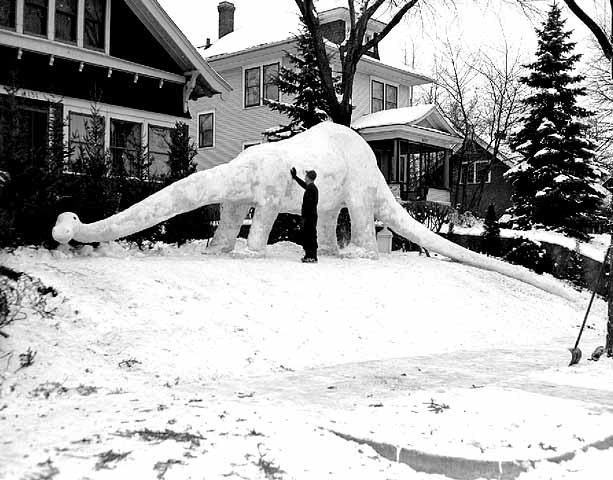 stuffaboutminneapolis:  Dinosaur models in snow at 4131 Vincent Avenue South, Minneapolis.