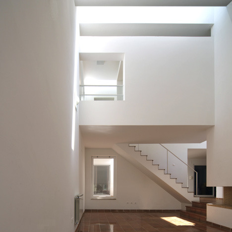 cabbagerose:  Portuguese house by Jorge Mealha Arquitecto via: dezeen 