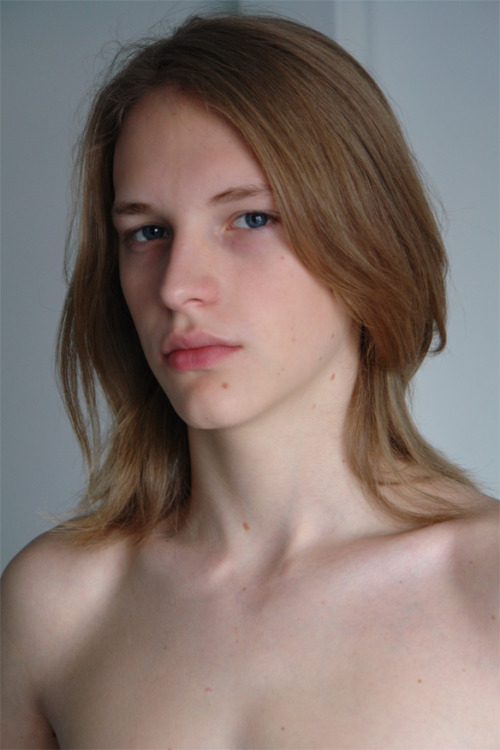 leoer:  androgynouspelle: An Angel