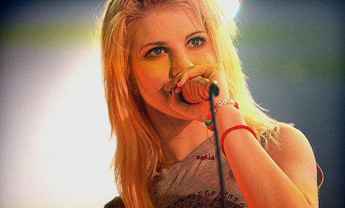  “Nenhum menino merece a sua adolescência.” (Hayley Williams) 