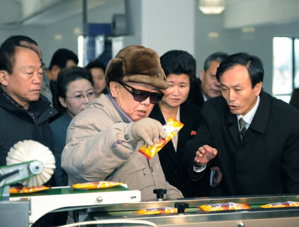 kimjongillookingatthings:  looking at chocolate 