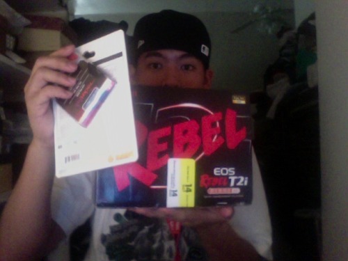 aristen:  alexflip23:  =D so got the t2i today instead of the t1i lol and an 8GB sandisk SDHC and a UV Filter for the lens 逸  just in time before winter break lol  HAHA :D i got that one too :D  o haay i my mom got that tooo!!!