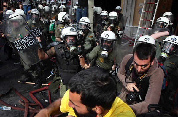Athens: police charge journalists and photographers