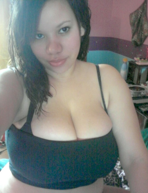 enoire:  This is a sexy woman. 