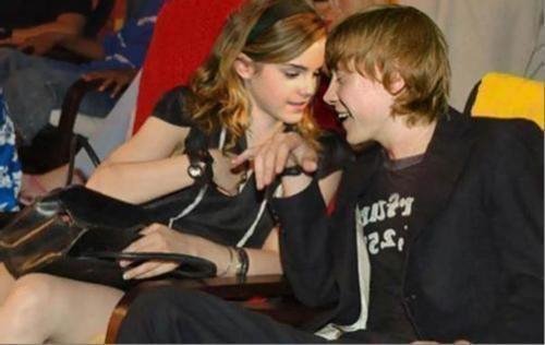 accioloveronhermione:  weloverup:  Just friendship? No way.  ♥ 
