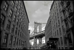 sixohthree:  down under the Manhattan Bridge overpass (by Leanne) 