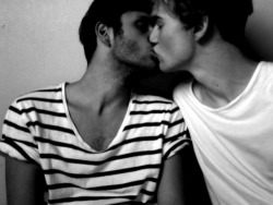 fuckyeahgaycouples:  isnt this pretty? (love,