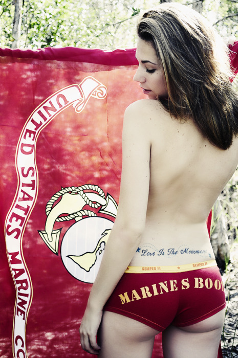 lastyear-lastchance:  julie-ann:  Want. Love this whole picture!  I have those panties. :D And that flag. :P Haha. 