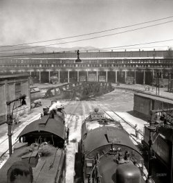 dxo:  Roundhouse: 1943 | Shorpy Historic Photo Archive 