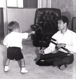 travisdough:  danilov:  robotcosmonaut:  Like Father, Like Son  Bruce and Brandon Lee.  If only Bruce was still alive. 