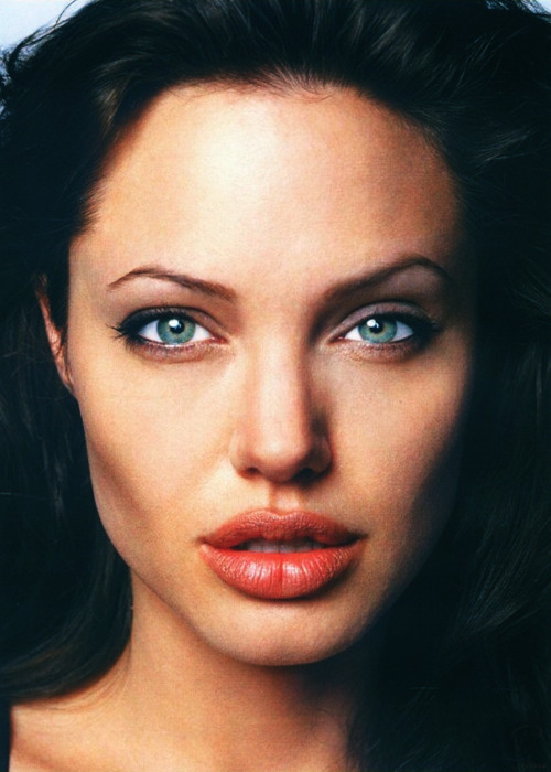 Angelina jolie green eyes