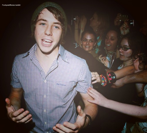 hohohopeful:  fuckyeahflones:  Everyone wants Jones  Danny: ladies love me 