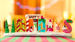 fuckyeahstreetlights:  Happy Holidays everyone! Photographed by: http://capturedphotos.tumblr.com/