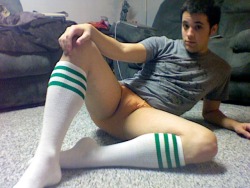 valeasmundum:  Yeah yeah, here’s another “Sock shot” for you all.  Those are some sexy calves there Nick.