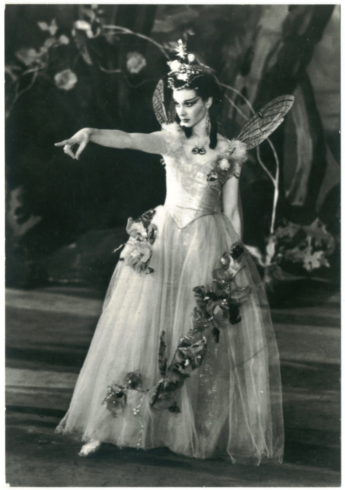 costumefilms:  A Midsummer’s Night’s Dream - Vivien Leigh as Titania wearing a tulle corseted gown embellished with floral appliques on the skirt and the bodice. Her outfit included a pair of fairy wings and a crown. Although not movie-related, I