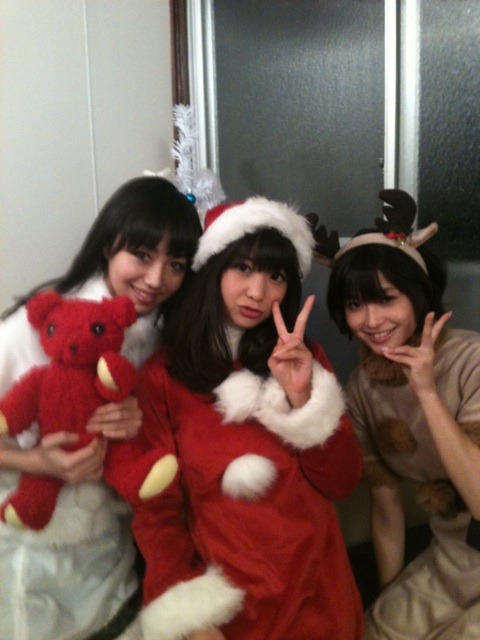 mymelodyorg:  画像ちゃんと載ったかなぁ(>_<)？ UST終わりにトマパイ3人でパシャり☆ plixi.com/p/64826321 (via Twitter 