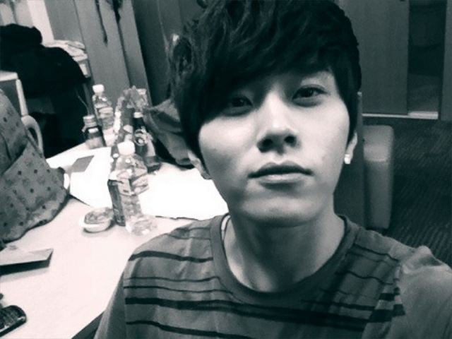 ilovegikwangjoonmir:  JUNHYUNG  FOR AMIRA&lt;3    THANK YOU,BABE♥