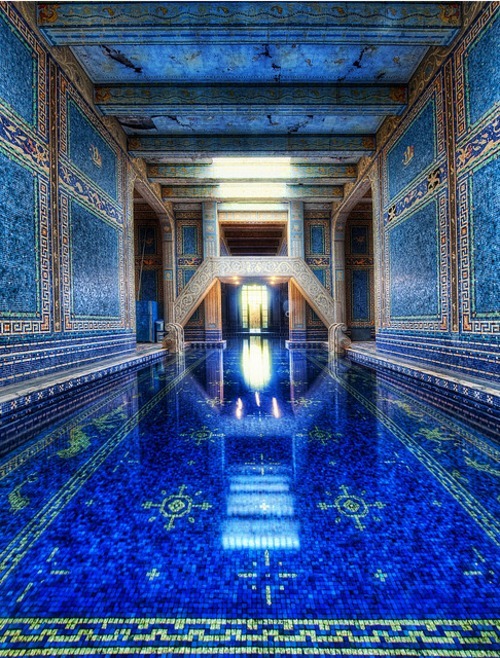 careful-liongirl:  arsenicandyounglace:  fuckyeahprettyplaces:  Azure Indoor Pool,