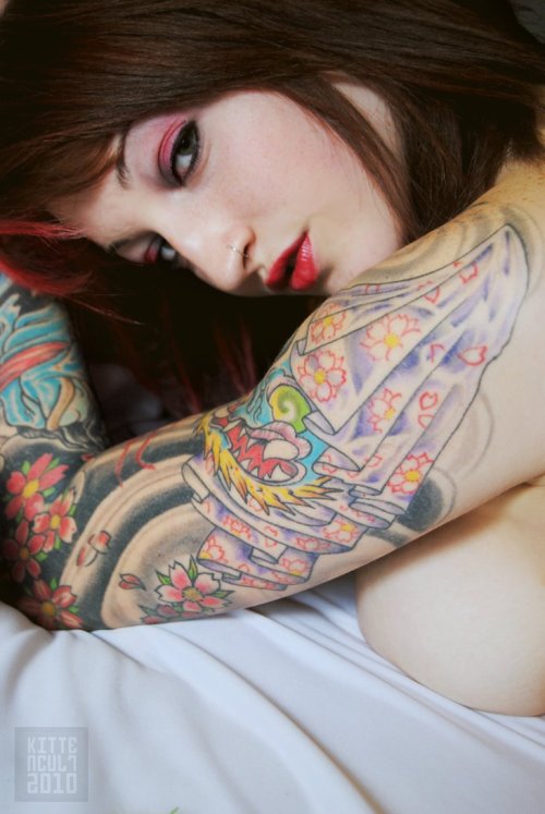 ohmygodbeautifulbitches:  Dee