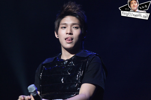 vangmonie:  *licks;;; ghfasjdfdsjakl` *dies.    MINE MINE MINE!! hehe!!