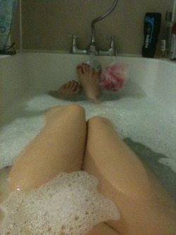 sarahdragon:  Bubble bath to soothe my insides.