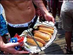 troyisnaked:  lunch is served 