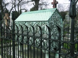 dansemacabre-:  Brompton Cemetery in London 