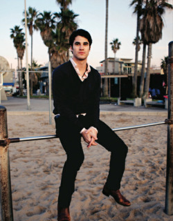 ooh-voldy-voldy:  babywelldancethroughthenight:  yellowasian:  Darren Criss | Mitchell Nguyen McCormack  DAMN  JESUS FDKSAJGKFSNSDLNGJRAEGJNENHJK 