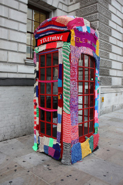 jamballbuttons:  Another knitted phone box